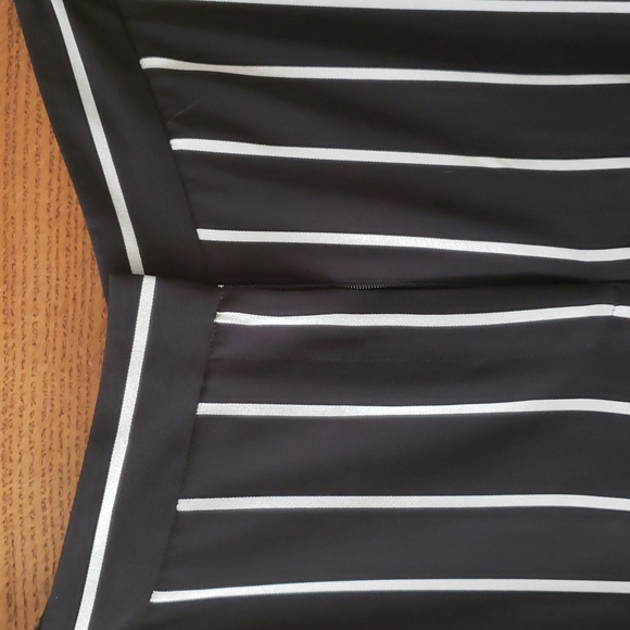 Vince Camuto black striped slacks 10 - Picture 2 of 4